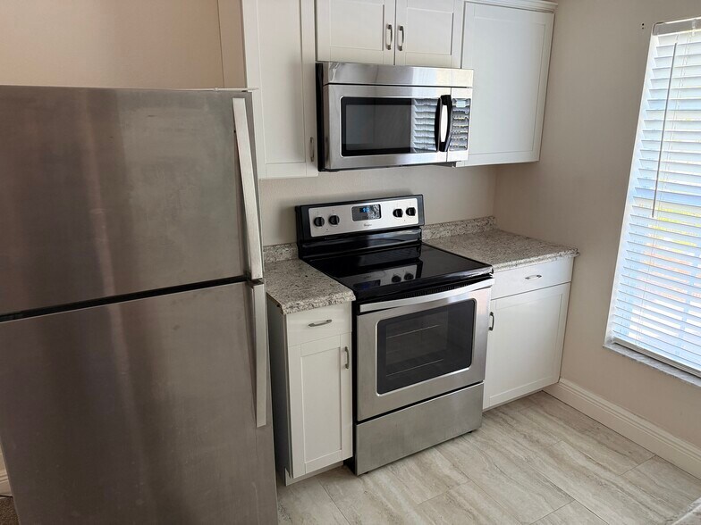 Building Photo - 14531 Cotswolds Dr