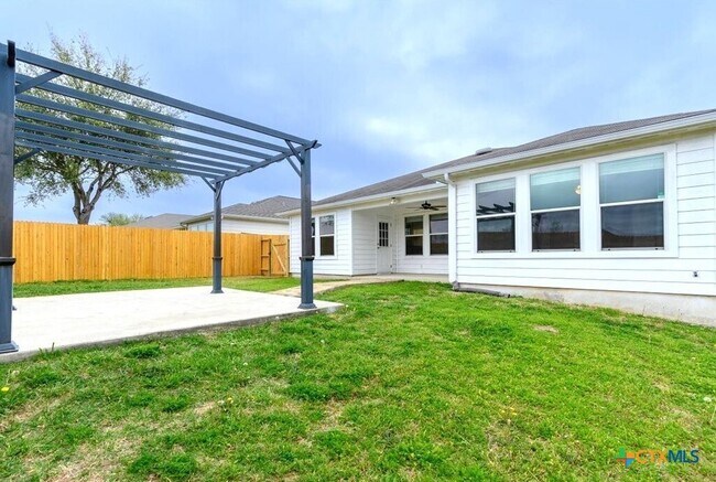 Building Photo - 1370 Tractor Pass