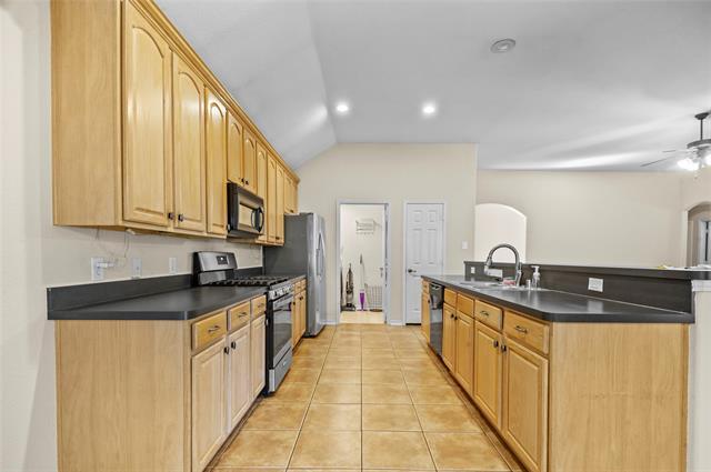 Building Photo - 8108 Twin Oaks Dr