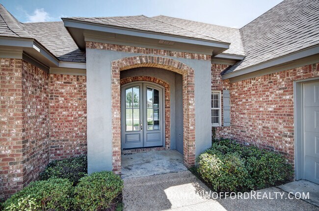 Building Photo - 142 Lakeway Drive