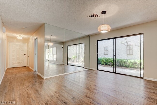 Building Photo - 2204 Plaza Del Robles