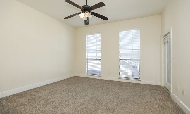 Building Photo - Top-Floor 1-Bedroom Condo in the Heart of Upper Kirby!