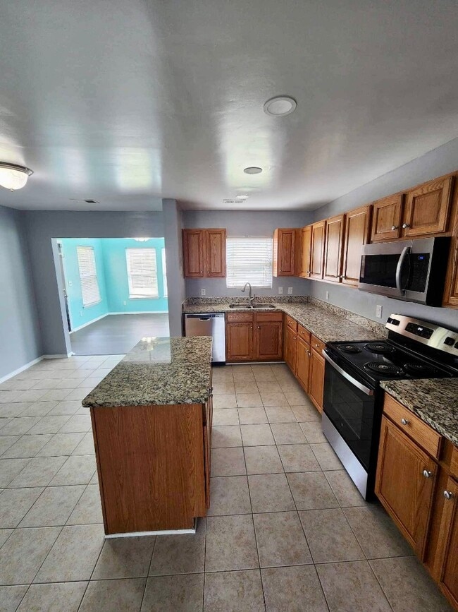 Building Photo - 608 Twisted Willow Ct