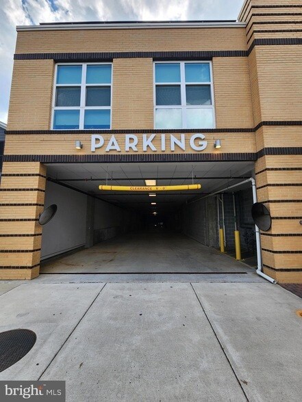 Building Photo - 1800 Mt Vernon Ave