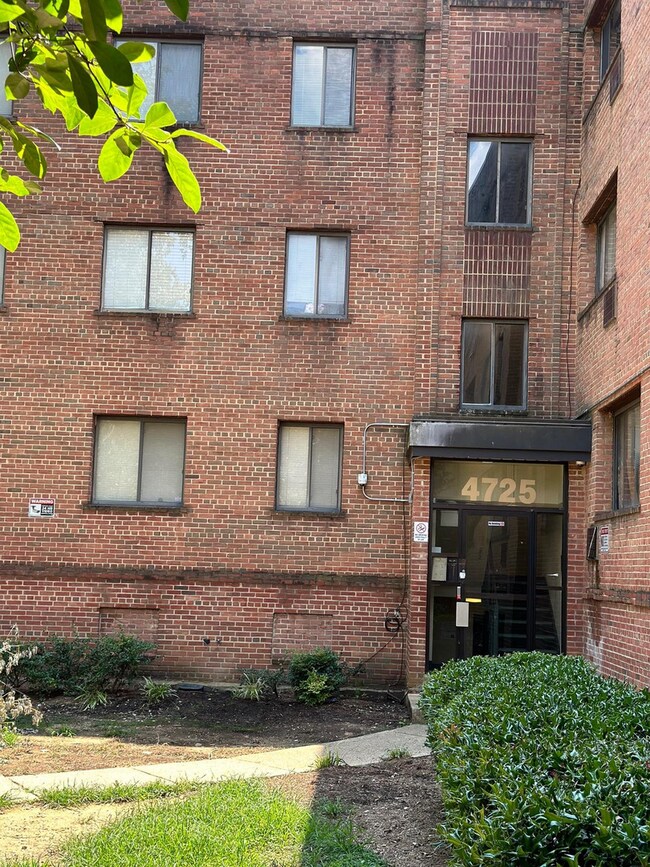 Building Photo - 3 Bed 1 Bath SW DC