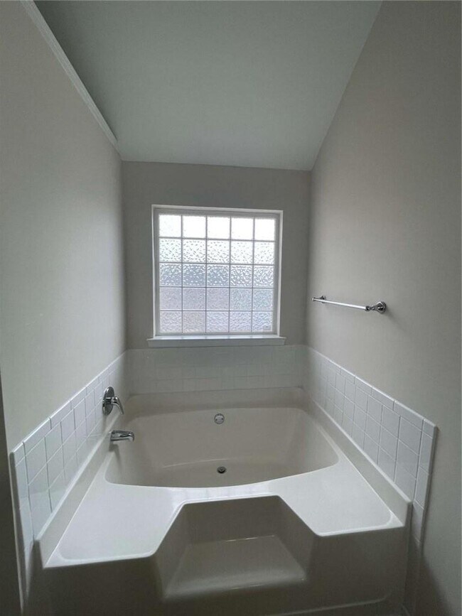 Building Photo - 4205 Pointe Vecchio Cir