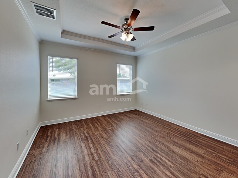 Building Photo - 1149 Sky Lks Dr