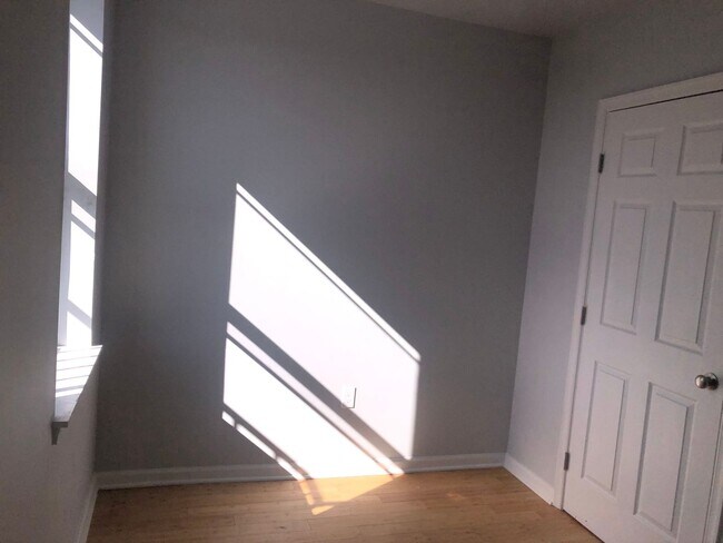 Building Photo - 600 N Arlington Ave