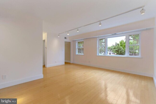 Building Photo - 1301 N Ode St