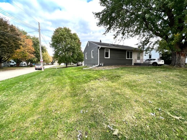 Building Photo - Single-Family Home Minutes from Saint Mary's!