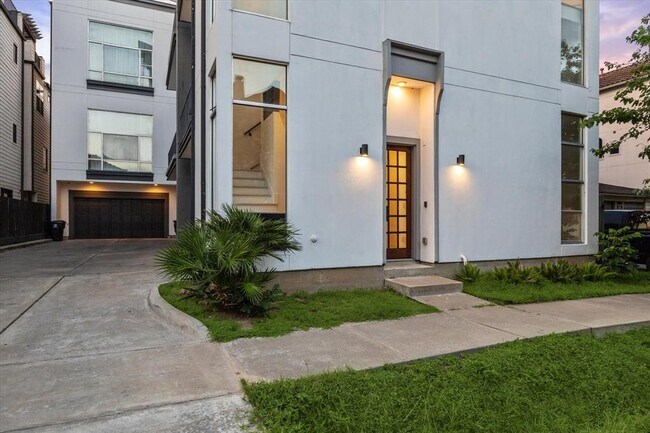 Building Photo - 4218 Gibson St
