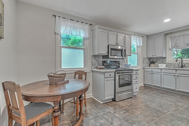 Building Photo - 1220 Morningside Cir