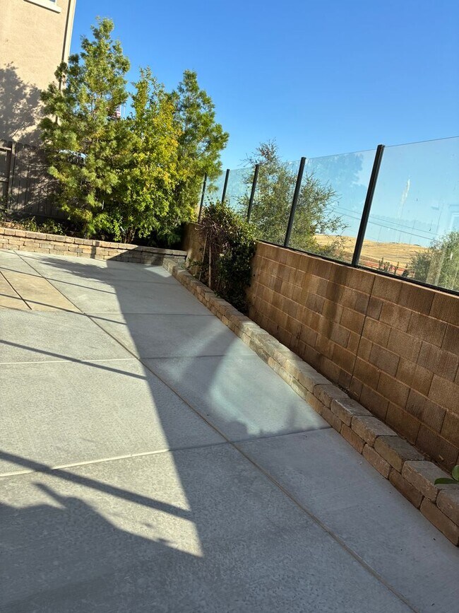 Building Photo - 8082 Avanti Dr