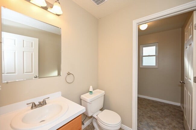 Building Photo - Great Family Home in Excellent Location!
