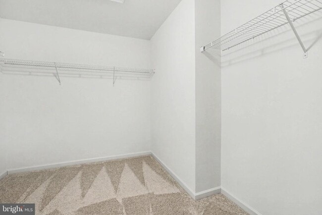 Building Photo - 7867 Oakbrook Dr