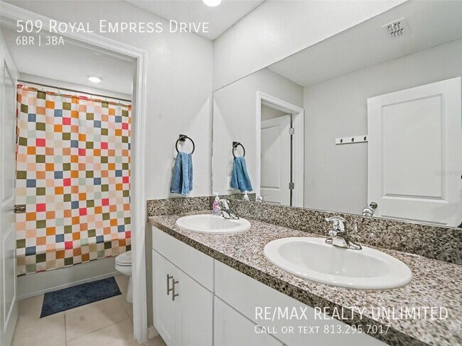 Building Photo - 509 Royal Empress Dr