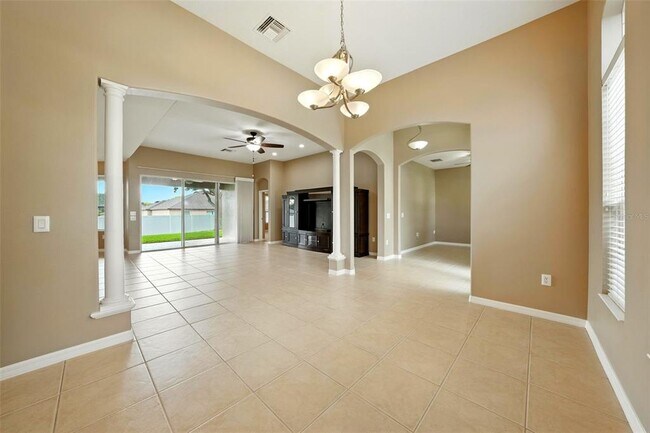 Building Photo - 36815 Queen Bee Ln