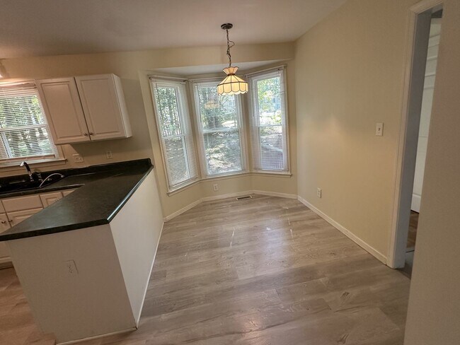 Building Photo - For Rent: Charming 4-Bedroom Colonial in C...