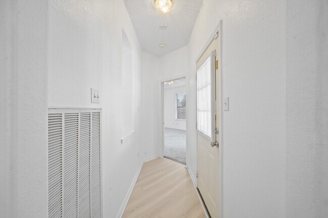 Building Photo - 4815 Plum Forest Rd