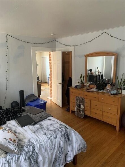 Building Photo - 32 Ann St