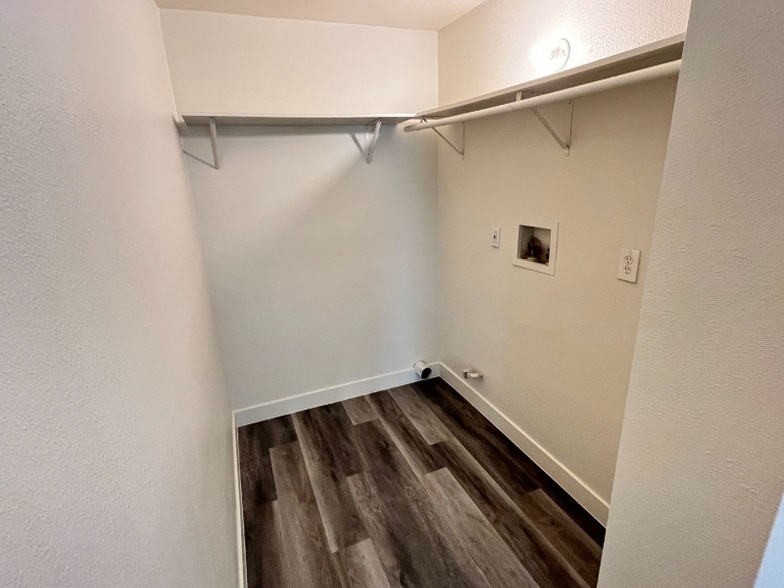 Building Photo - 1604 N H St