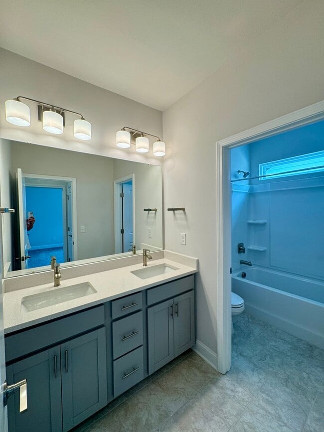 Building Photo - Beautiful 3BR/2BA w/ Office Townhouse in P...