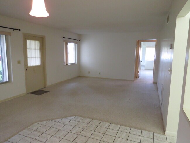 Building Photo - 118 Lake Pine Cir