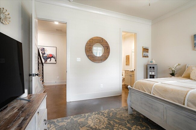 Building Photo - 2020 Elzey Ave