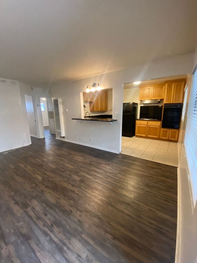 Building Photo - 4937 Coronado Ave