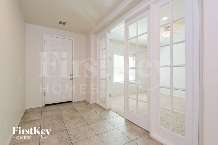 Building Photo - 8075 N Circulo El Palmito