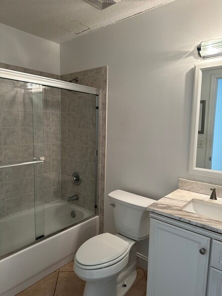 Building Photo - 495 Pyrus St