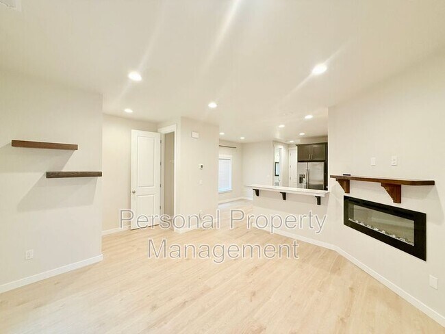 Building Photo - 18010 NE 47th Ave