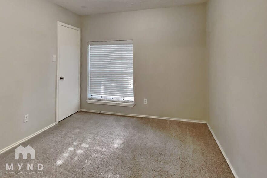 Building Photo - 225 Bedford Ln