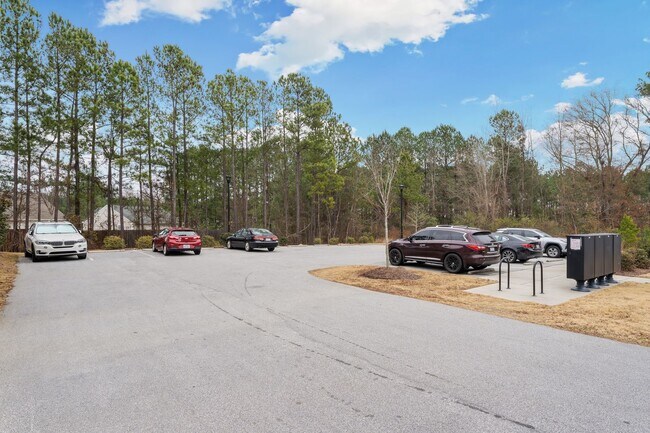 Building Photo - Stylish and Spacious 3 Bedroom, 2.5 Bathroom End-Unit Townhome w/ Garage!