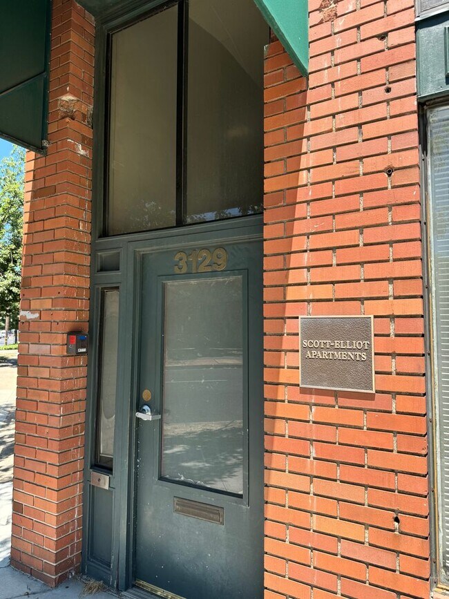 Building Photo - 3129 Broadway