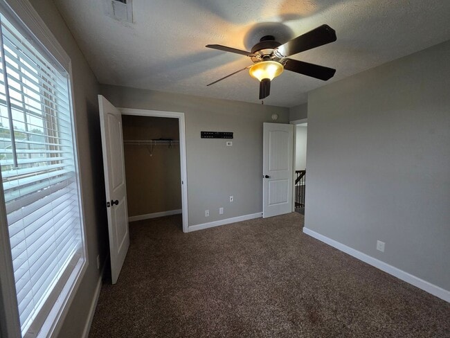 Building Photo - Holiday SPECIAL!! $500 OFF Your Move-In Co...