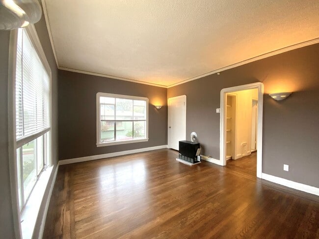 Building Photo - Spacious 1BR w/ Bonus Room! Laundry On Site! PRIVATE GARAGE PARKING!