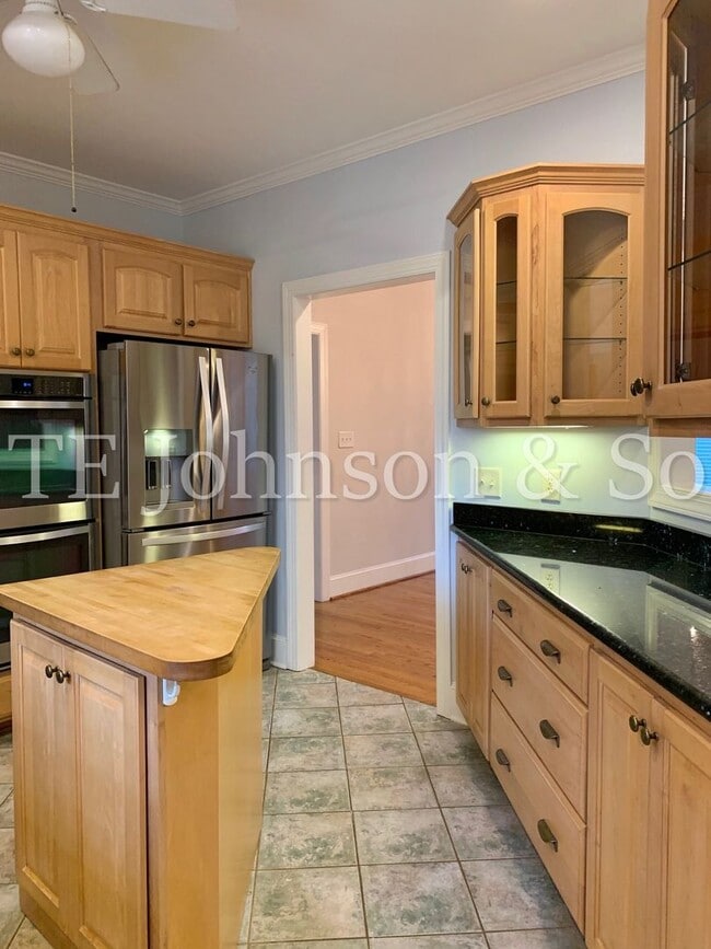 Building Photo - Gorgeous Three Bedroom in Tobaccoville- Mu...