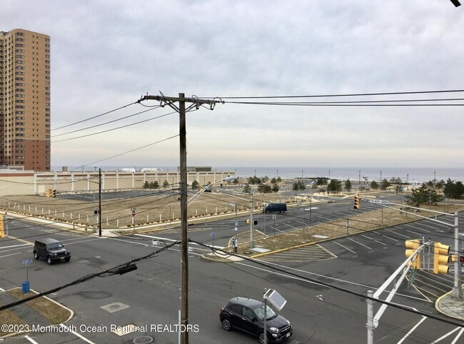 Building Photo - 200 7th Ave