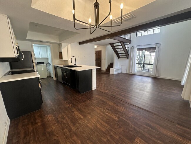 Building Photo - Point South Mountain; Located in the highly desirable Point South Mountain Community, resort styl...