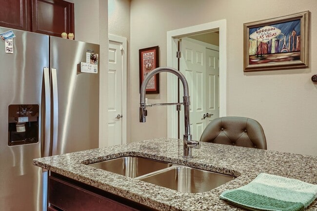 Building Photo - Spacious 3BR Townhome with Stainless Steel Appliances & 2-Car Garage