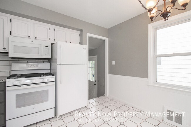 Building Photo - 11912 Derby Rd