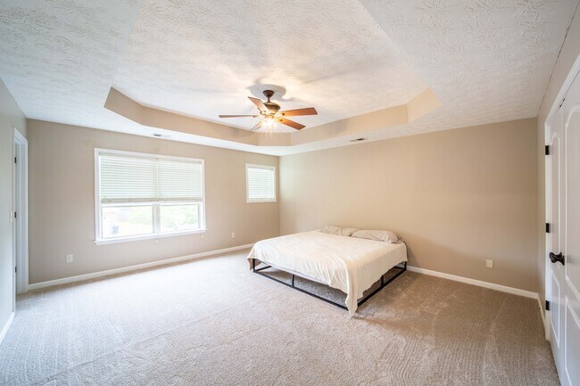 Building Photo - 2 Brentview Dr