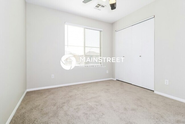 Building Photo - 3 Bedroom Pet-Friendly Home in Phoenix, AZ with Main Street Renewal