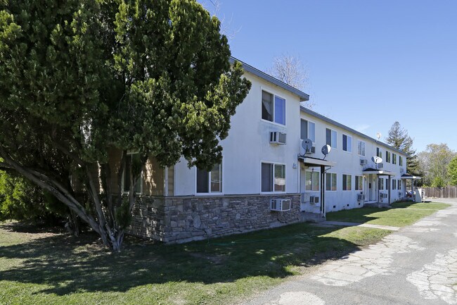 Primary Photo - 1555 Sonoma Ave