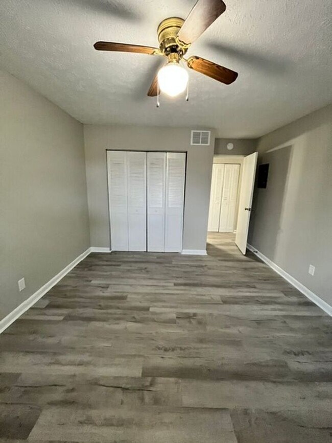 Building Photo - 2082 Fairmont Ct