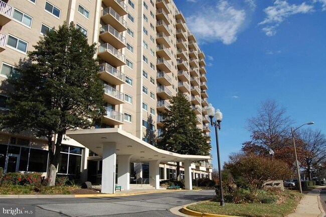Building Photo - 1225 Martha Custis Dr