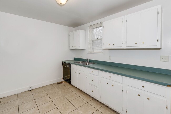 Building Photo - 3 bedroom 1 bath home