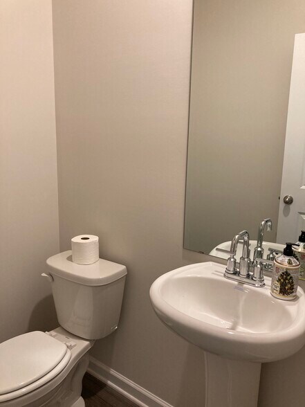 Building Photo - 354 Timberland Ave