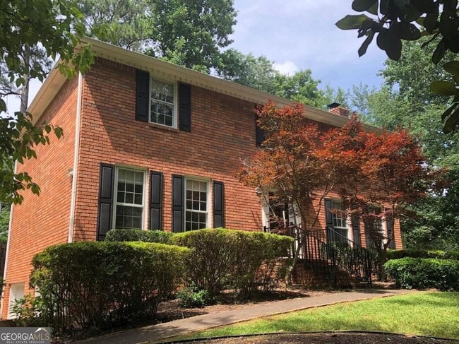 Building Photo - 2408 Crooked Tree Ct NE
